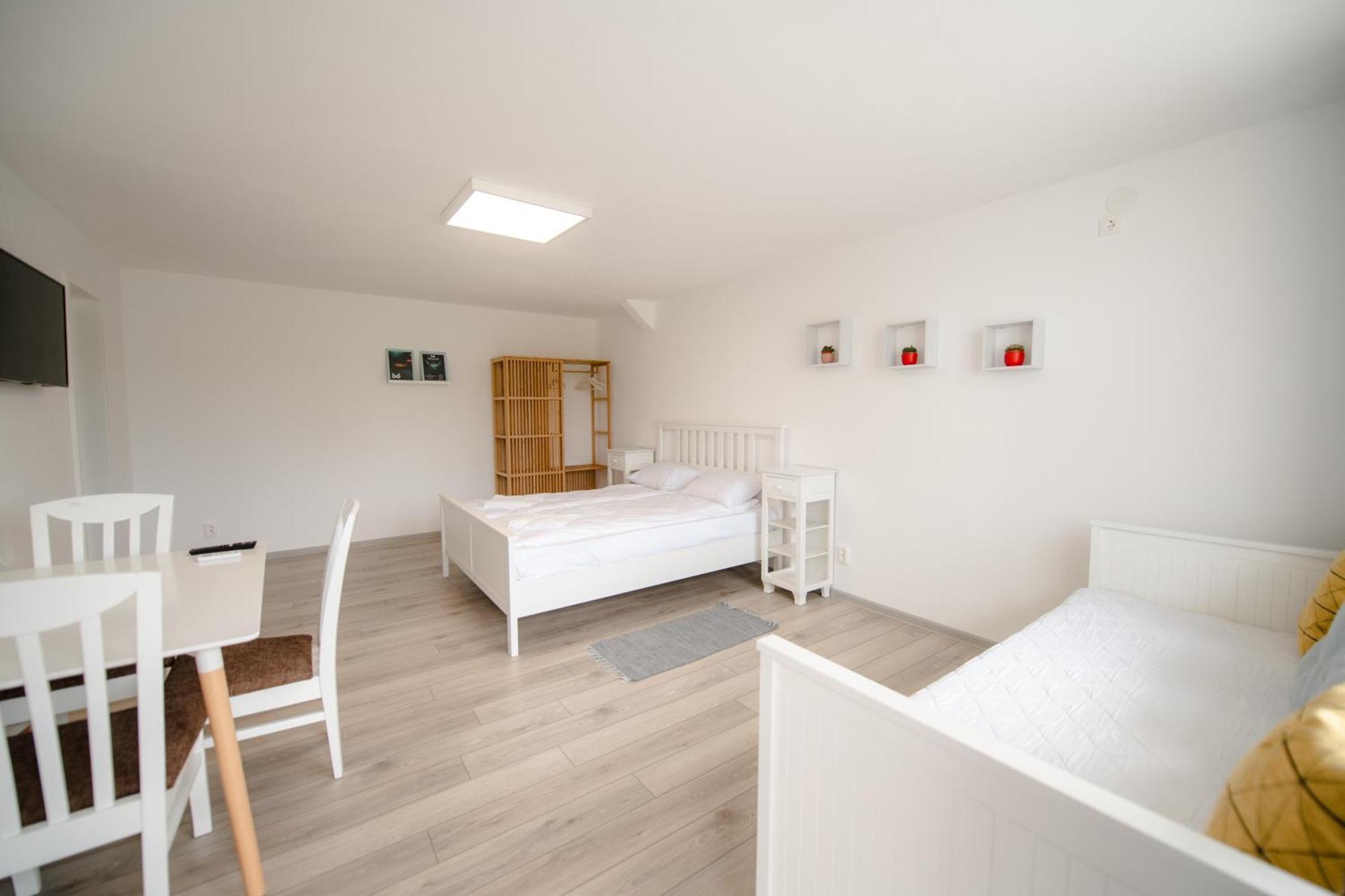 Pixel Guesthouse Tîrgu Secuiesc 外观 照片