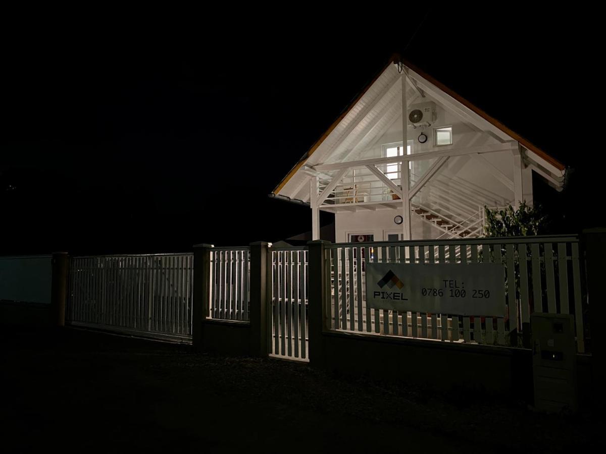 Pixel Guesthouse Tîrgu Secuiesc 外观 照片